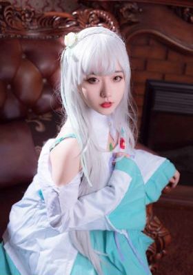 欧美大牌短袖女_BD英语影视在线观看