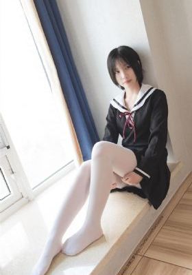 女人脱袜子露腿的行为_高清超清在线观看